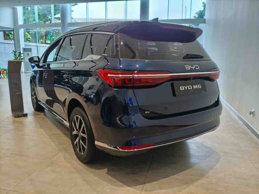byd m6