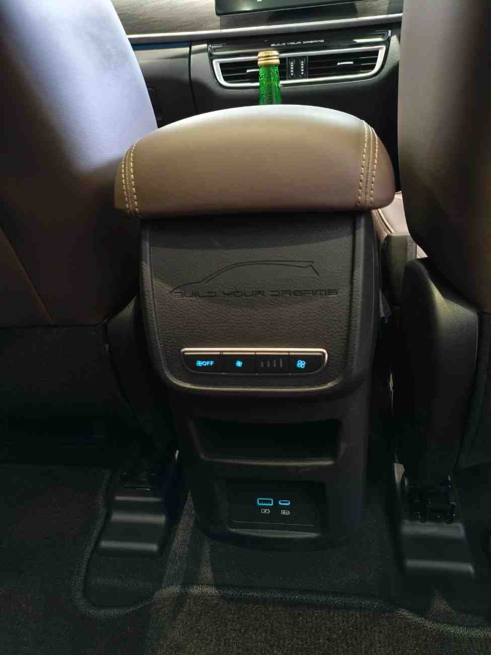 byd m6 usb c