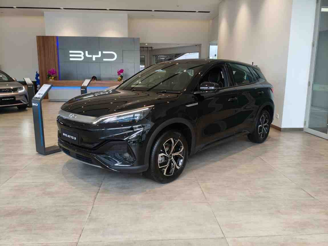 atto 3 facelift hitam