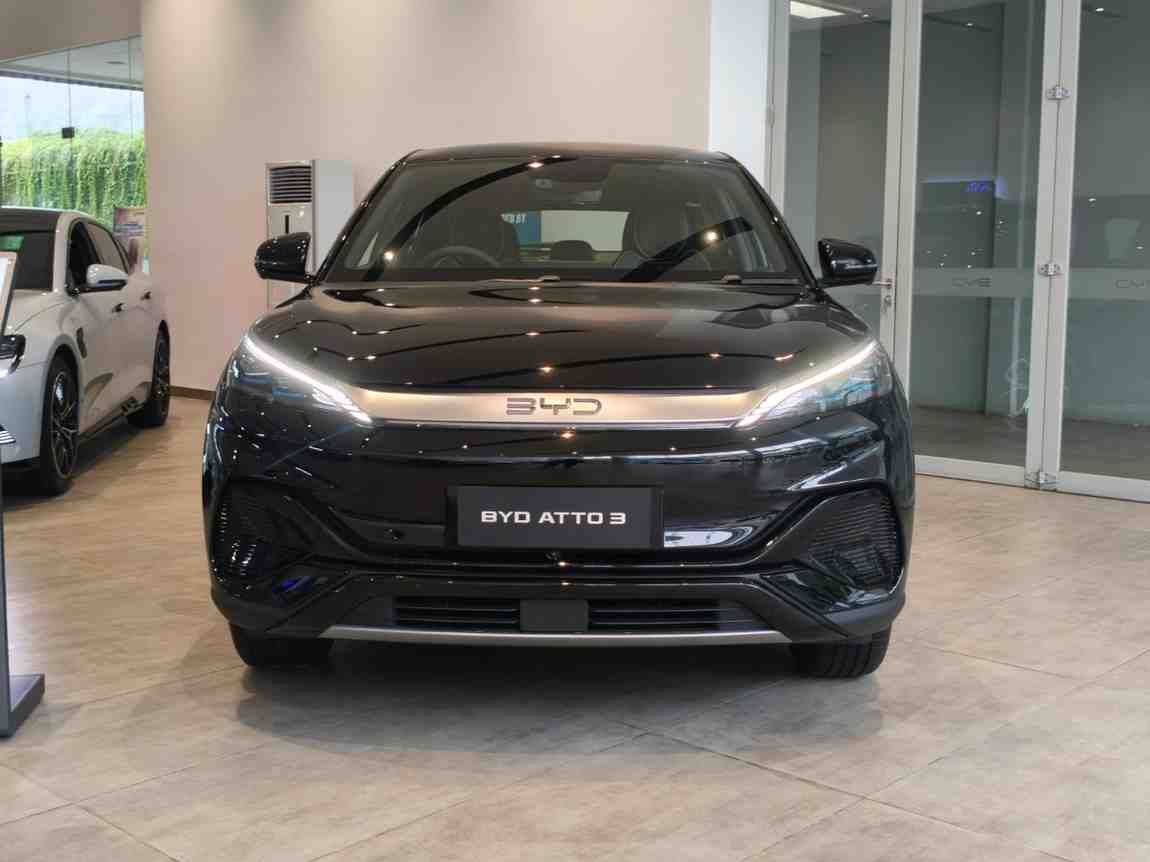 atto 3 facelift hitam